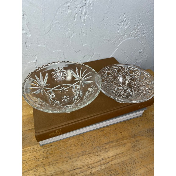 Vintage Clear Pressed Glass Starburst Pattern 3-Footed round Candy Dish 7” - Picture 5 of 7